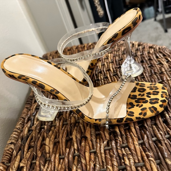 Leopard heels size 8 - Picture 2 of 2